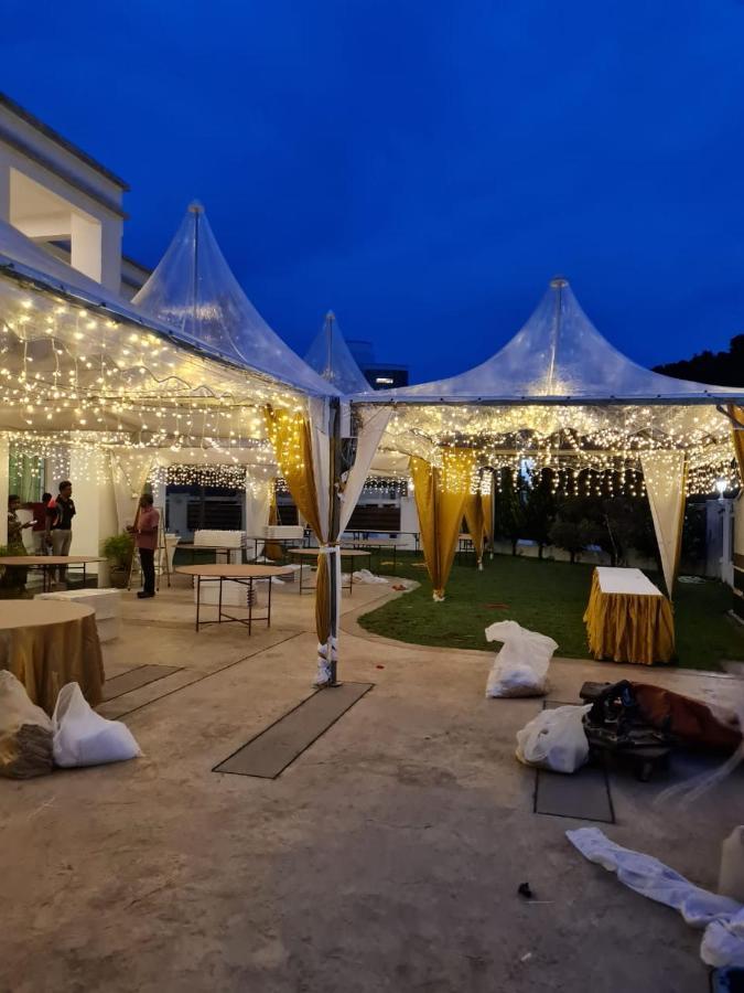 6, Persiaran Tanjung Bunga 3 Villa Batu Ferringhi Eksteriør billede