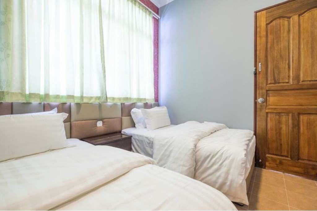 6, Persiaran Tanjung Bunga 3 Villa Batu Ferringhi Eksteriør billede